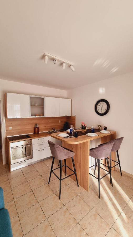 Apartmani Palma Novalja Exterior foto
