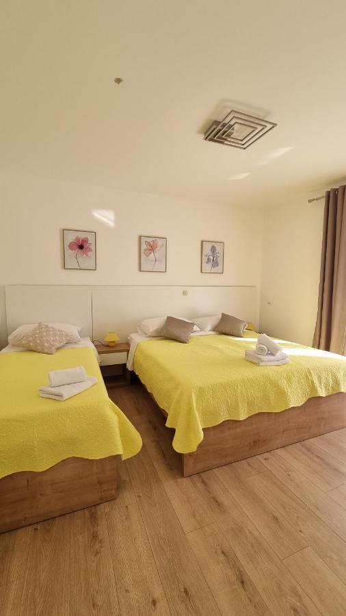 Apartmani Palma Novalja Exterior foto