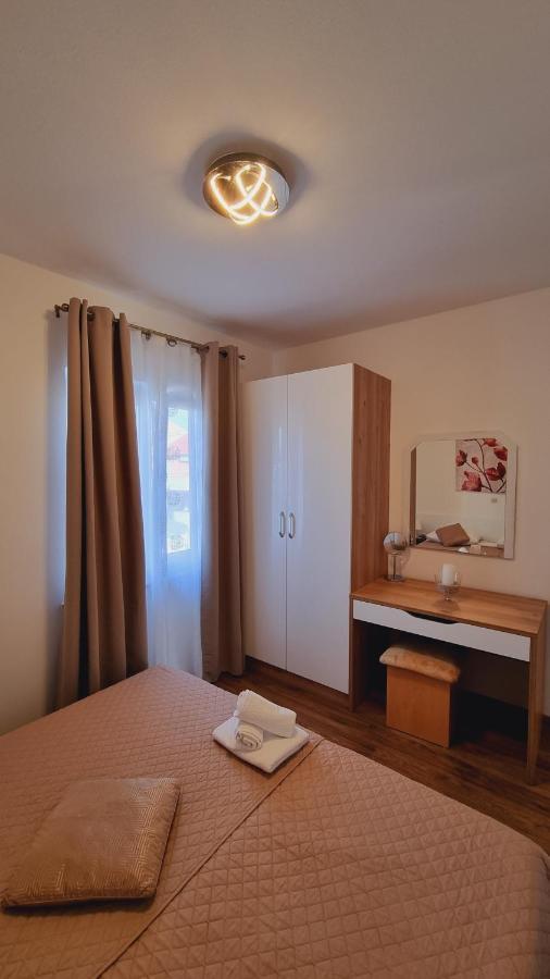 Apartmani Palma Novalja Exterior foto