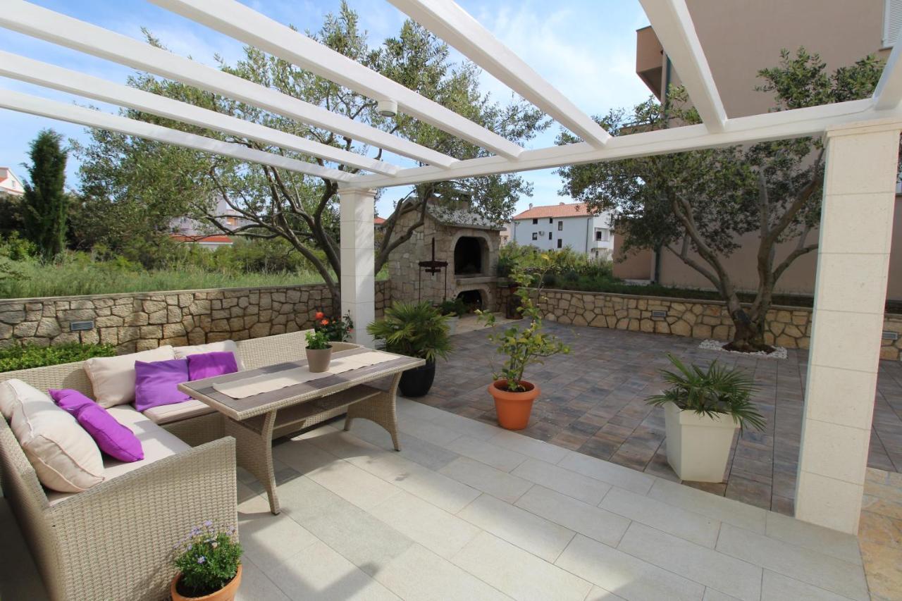 Apartmani Palma Novalja Exterior foto