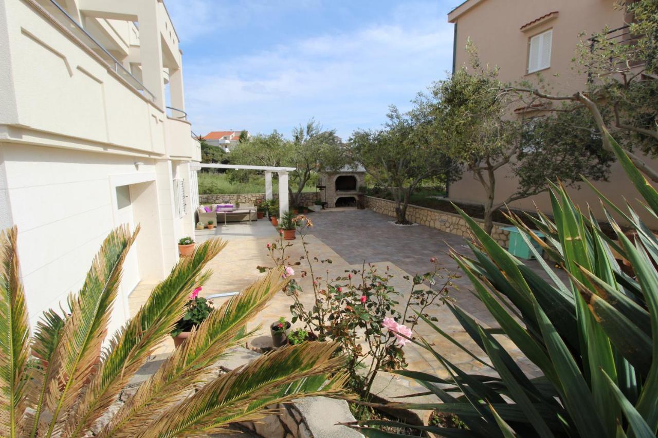 Apartmani Palma Novalja Exterior foto